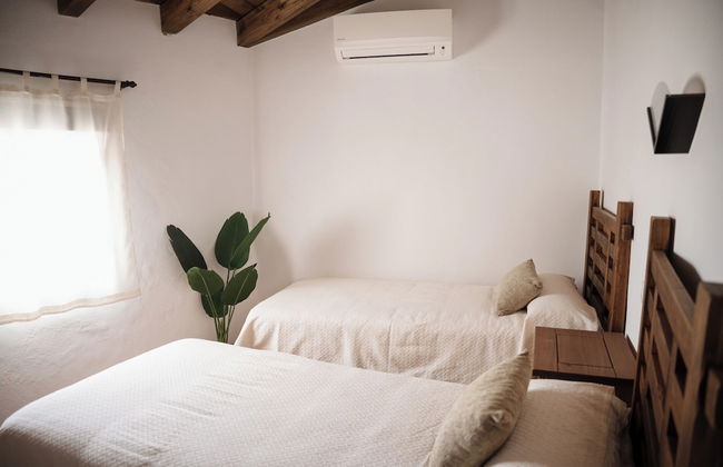 APARTAMENTOS VIVE TRUJILLO - Photo 2