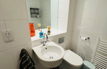 #12 Stylish Canalside Loft with Parking - Foto 17
