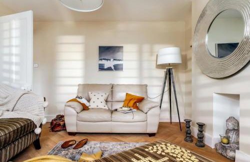 Littlefields - With hot tub, garden, private parking and short walk to beach - Foto 12