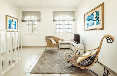 Lovely Very Private Villa with Beautiful Gardens - Foto 13