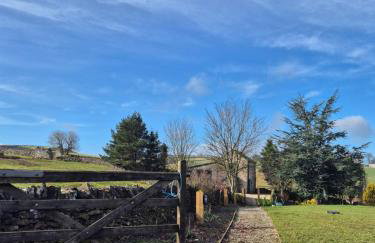 Charming 1 bed Peak District Barn Conversion - Photo 2