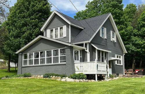 Home 7 beds, 2 baths Farmstay at Pygmy Goat Farm Byron Center Michigan - Foto 1