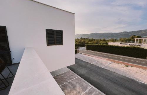 Dawn & Dusk - Modern Two Bedroom Apartment with Mountain Views - Photo 34