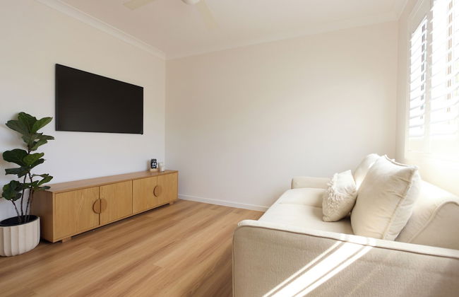 Tugun Retreat - 5BRM Home with Pool - Photo 14