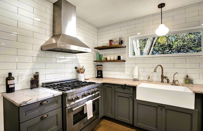 Stunning Home-right Across From Albert Dance Hall! - Foto 12