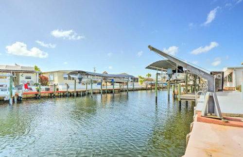 On-Site Canal Access St James City Home - Foto 3