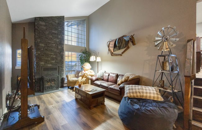 New Luxury Prescott Lynx B B 4k ft2 Sleeps 22 - Photo 18