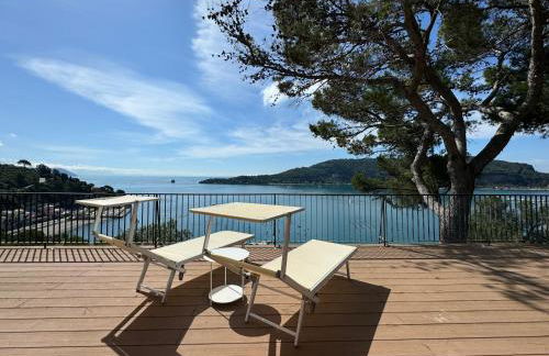 Modern and Elegant apartment with a spacious sea view terrace overlooking Palmaria Island Bright designer interiors Fully equipped Up to 6 guests Private parking Aircon All the comforts for a perfect stay - Foto 25