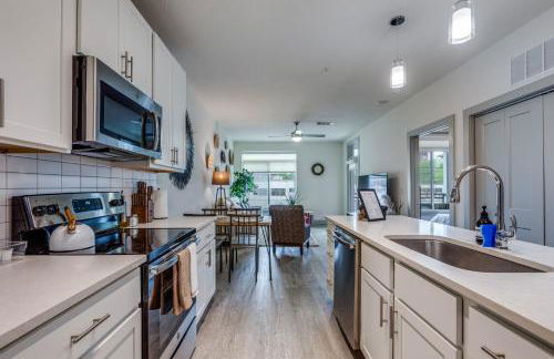 Trendy Condo on Riverwalk Free Parking Pet Friendly Centrally Located on the Riverwalk - Foto 4