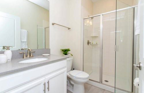 Luxurious Décor 4 Bd w/ Pool Close to Disney 4820 - Photo 22