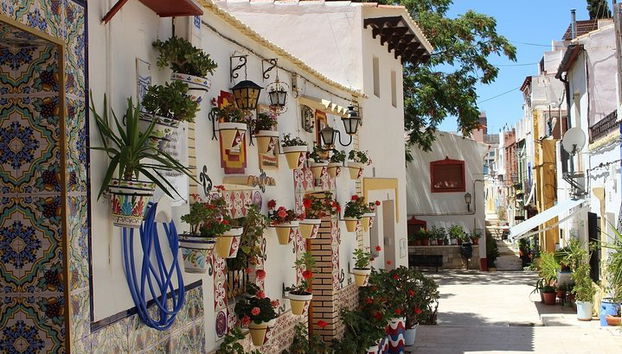 Explore o antigo centro da cidade de Alicante a pé - Foto 5