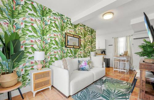 Bright and Airy Apartment on Flamingo Dr - Foto 1