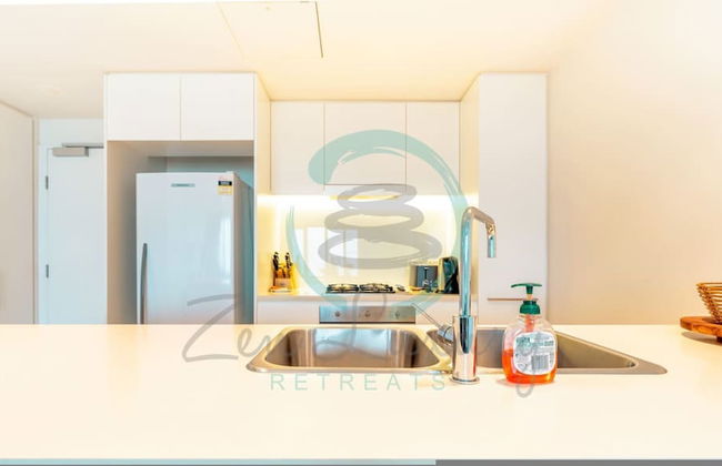 Waterfront Retreat Ocean Views Pool Balcony - Photo 10