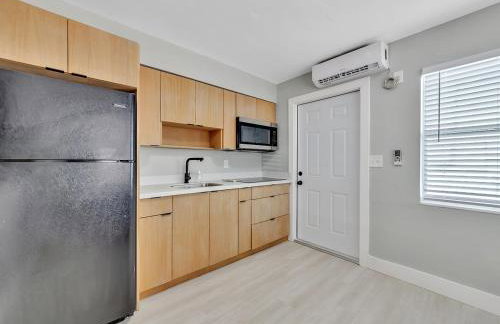 North Hollywood Beach 1BR | Walk to Ocean - Photo 6