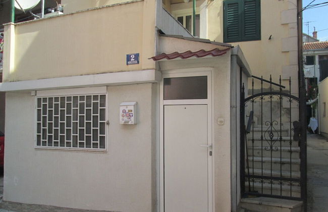 Homey 1-BR Apt - Photo 30