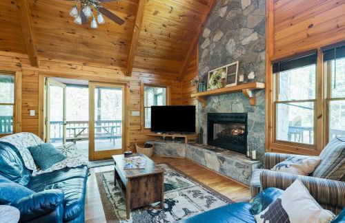 Boujee Bear Lodge - A Peaceful Cabin in the Woods - Photo 2