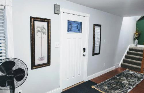Nice house with private parking, king bed fenced yard - Foto 10