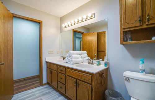 2 Mi to Super Rink Sporty Group Getaway in Blaine - Foto 17