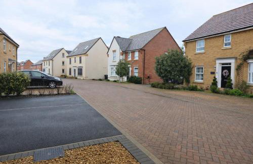 Spacious 4 Bedroom House in Milton Keynes for Families, Groups and Contractors - Foto 21