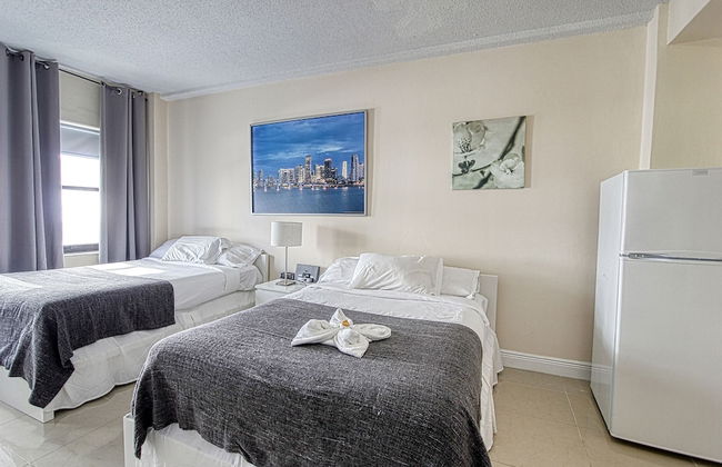 Deluxe Studios and Apartments at the Casablanca - Photo 27