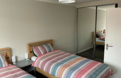 Large 2-bedroom maisonette with free parking - Foto 7