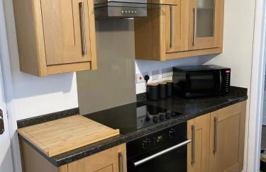 Wolverhampton 3-Bed Home Garden 4 Beds Parking for 2 Vans Ideal for Contractors, NHS & Long Stays Near M6, Walsall & City Centre - Foto 11