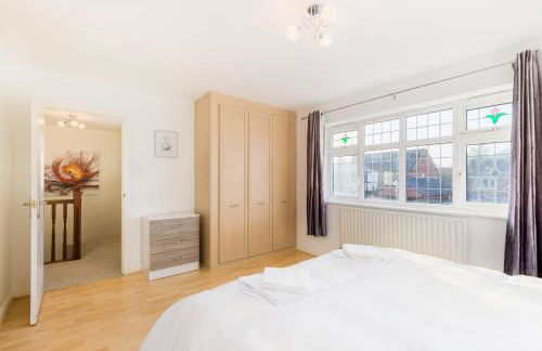 Drayton Manor House FREE parking - Photo 26