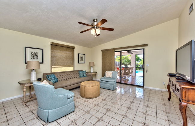 Avanti Vacation Rental, Relaxing 3-BR Retreat with Private Pool Minutes from Vanderbilt Beach and Delnor-Wiggins State Park. Enjoy Southern Exposure, BBQ Area, and Pet-Friendly Comfort - Foto 10