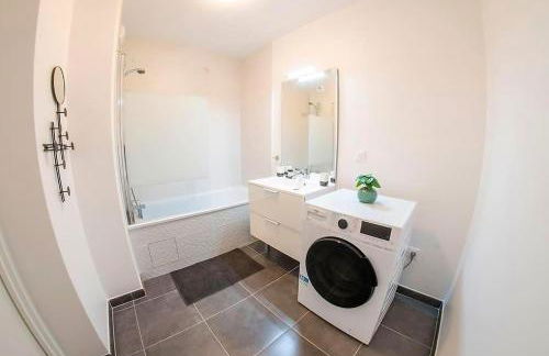 Paris & DisneyLand - 2min From Train Station - Private Indoor Parking - Foto 6