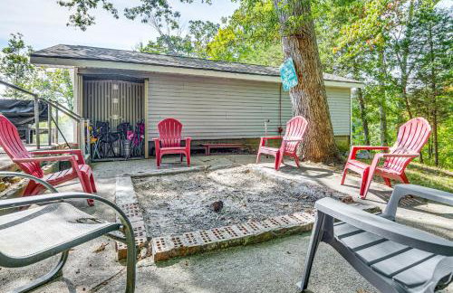 Lake Escape with Hot Tub and Docks in Hope! - Foto 30