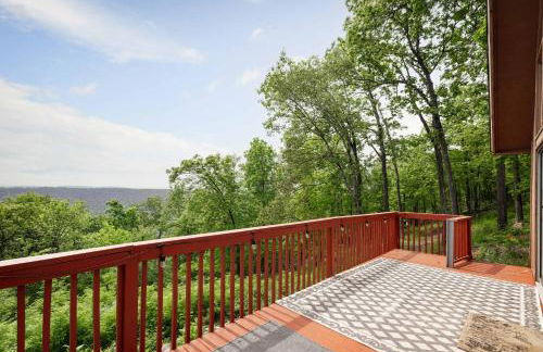 Stunning Mountain Views w Deck & Grill on 5 Acres! - Foto 1
