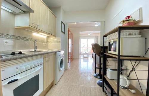 Fuengirola Holiday Apartment w/Balcony View & Pool - Photo 7