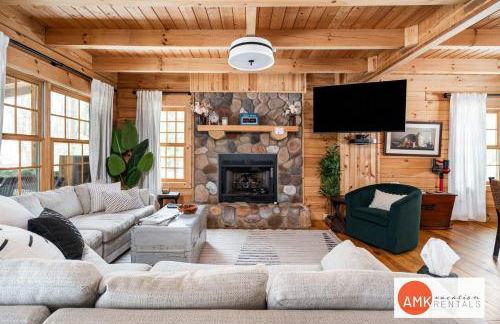 Wonderful Log Cabin near private beach and lake access - Foto 1