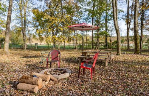 Hillbilly Chic Tiny House Near Nashville with WiFi, Kitchenette, Fire Pit & Trails - Foto 29