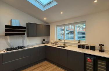 Luxury House, Great Location in Redditch - Contractors - Families - Groups - Relocators - Sleeps 9 - Foto 12