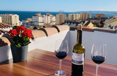 Penthouse mit private Dachterrasse und Blick auf das Meer, Berge ,Hafen - Photo 7