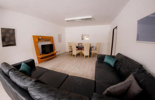 Yello Homes - großes Apartment - Am Waldrand, 15 min bis Nürnberg Messe, für 8 Personen, 2 WC's - Foto 8