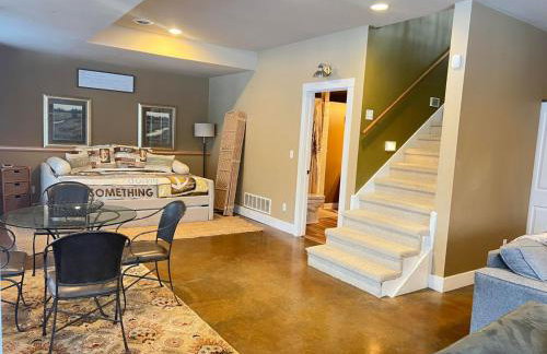 Woodshores Retreat - cozy retreat, hot tub, Lk MI - Photo 21