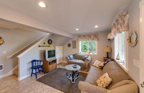 Herron Island Cabin with Deck Walk to Beach! - Foto 3