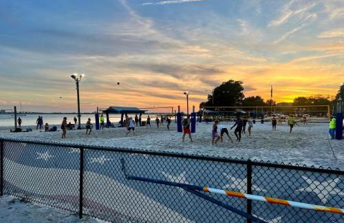 Lovely vacation home 1 block from beach & downtown Gulfport - Foto 8