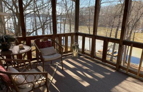 Beautiful Waterfront with Dock Firepit Hot tub - Foto 21