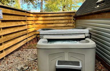 Macha 3 - Hot Tub-Perth-Pets-Family-Luxury-Cabin - Photo 3
