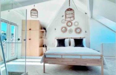 The View, Kingsand, luxurious seafront penthouse apartment with sun trap balcony and incredible sea views - Photo 15