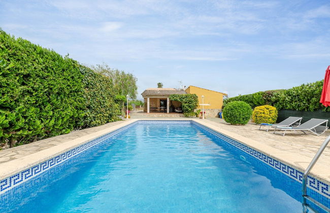 Peaceful Villa in Serene Retreat - Photo 21