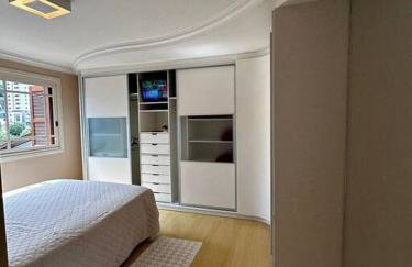 apartamento em bairro nobre suíte com ar condicionado e banheira com hidromassagem - Foto 11