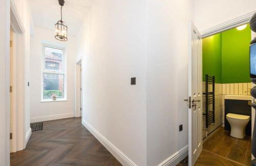 Stunning Luxury Spacious Holiday Home - 5 Bedrooms - Rest & Recharge in Manchester - Foto 12