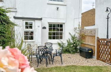 Canterbury Oasis - Modern 2-Bed Home with FREE Parking - Foto 9