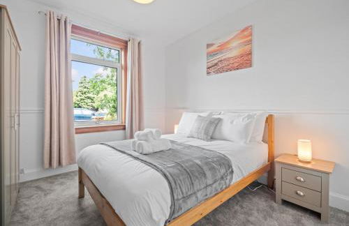 Whiteside 3 Bedroom Apartment - Bathgate - Photo 9