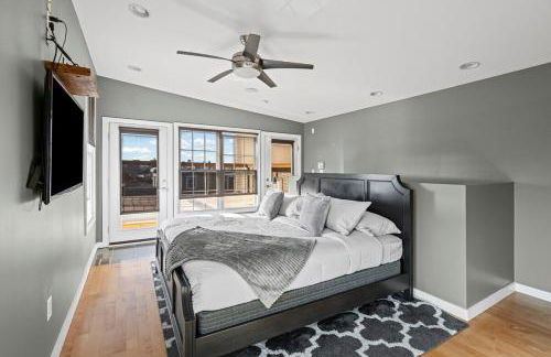 Chic Canton Home 3BR Rooftop Views - Photo 12