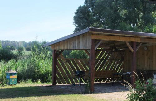 Jeziorosfera. Stodoła przy wodzie. - Foto 27